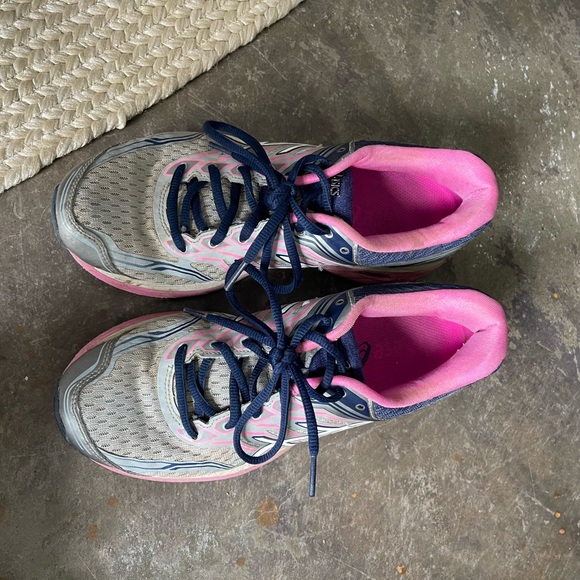 ASICS running shoes - Picture 4 of 5